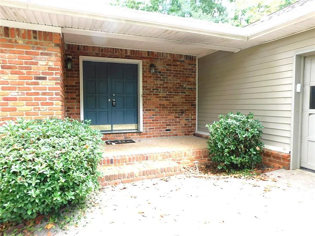 3 bed, 2.5 bath, 2153 sqft, $2,895 — Photo 2