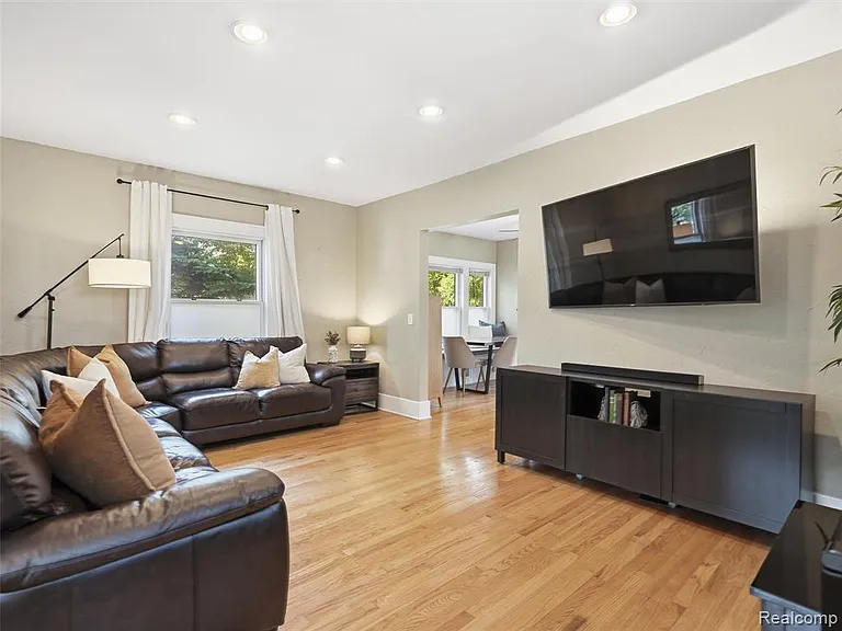 626 Kayser Ave — Photo 7