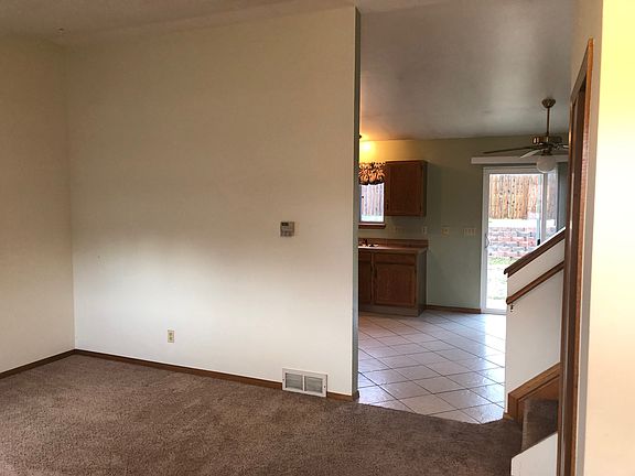 2nd image of 848 Elliott St