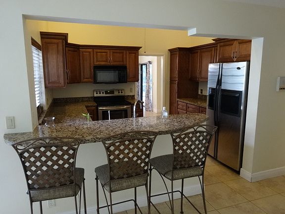 4th image of 1609 Newport Ln