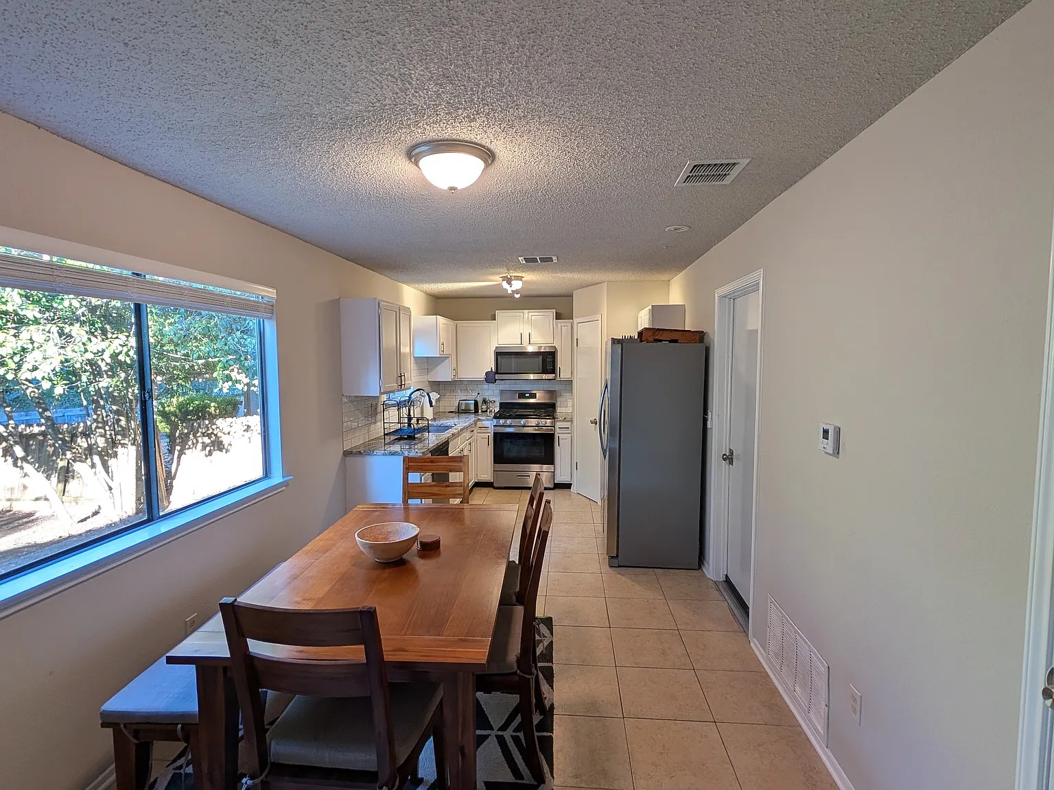 3 bed, 2.5 bath, 1422 sqft, $2,795 — Photo 4