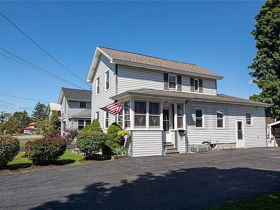 3rd image of 222 W Ellis St