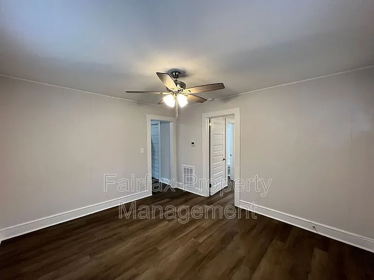215 Temple Ave — Photo 2
