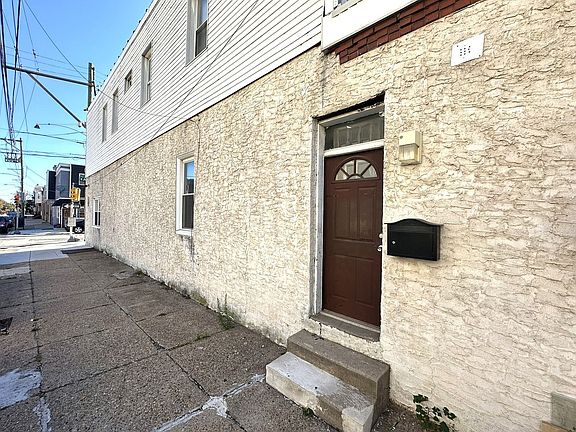 2nd image of 2542 E Ann St