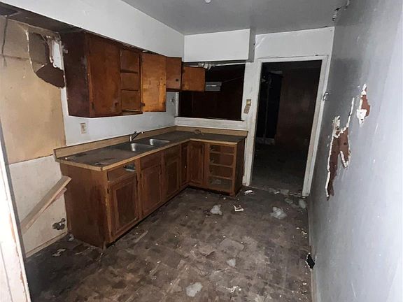 5th image of 3334 Dulcrest St
