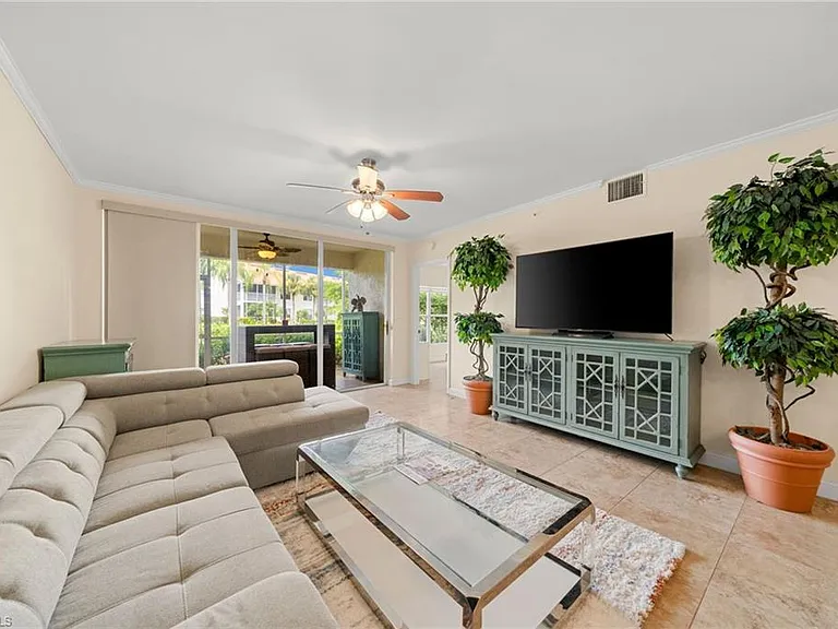 5045 Cedar Springs Dr #103 — Photo 2
