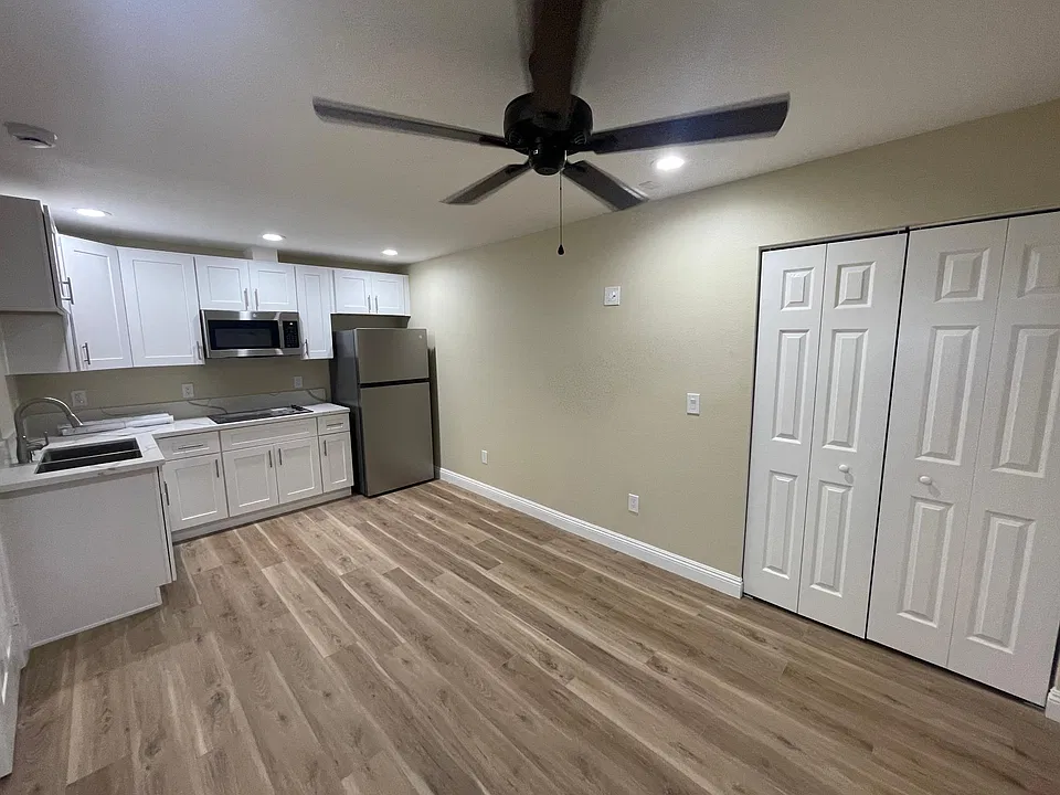 39598 Calle Casablanca #2