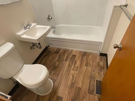 3rd image of 388-418 Fairview Ave SE #351