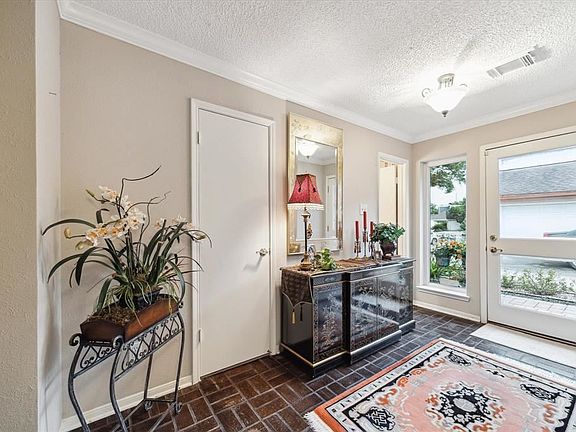 4th image of 2706 Broadmoor Cir
