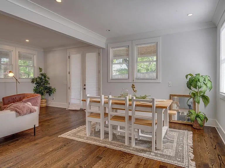 1011B S Douglas Ave — Photo 22