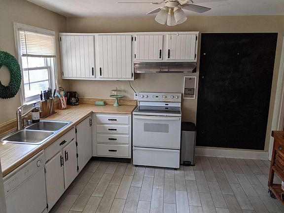 5th image of 328 Strathmore Dr