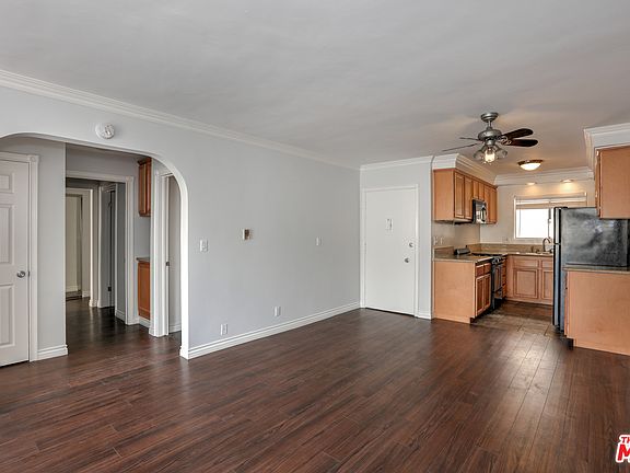 5th image of 1030 N Orange Grove Ave Unit 304