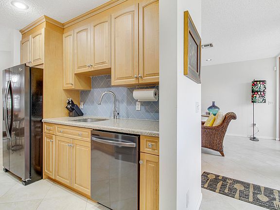 4th image of 5419 Firenze Drive #E