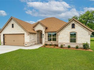 460 Walking Horse Dr, Stephenville, TX 76401