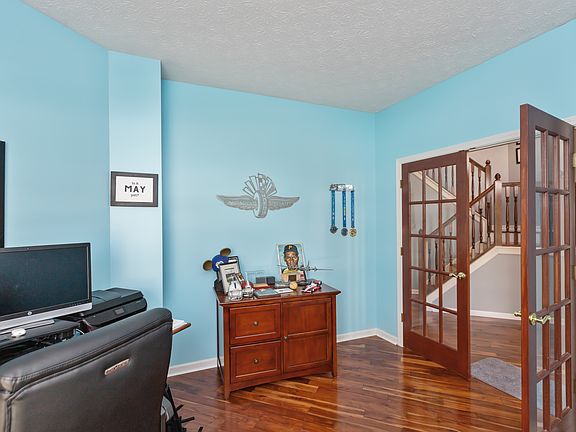 4th image of 709 Bristle Lake Dr