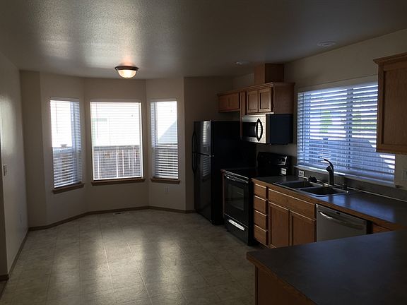 4th image of 8923 191st St E #0