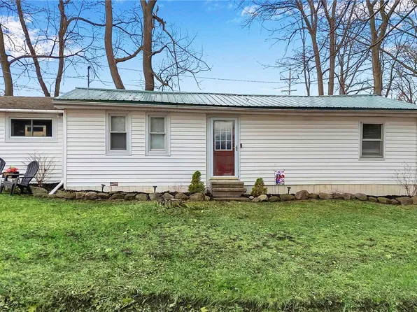 6816 Lakeshore Dr, Castile, NY 14427