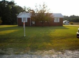 207 Dudley St, Raeford, NC 28376
