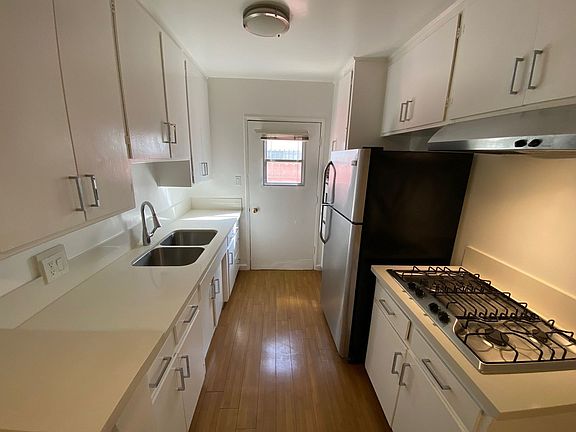 2nd image of 3619 Mentone Ave APT 2