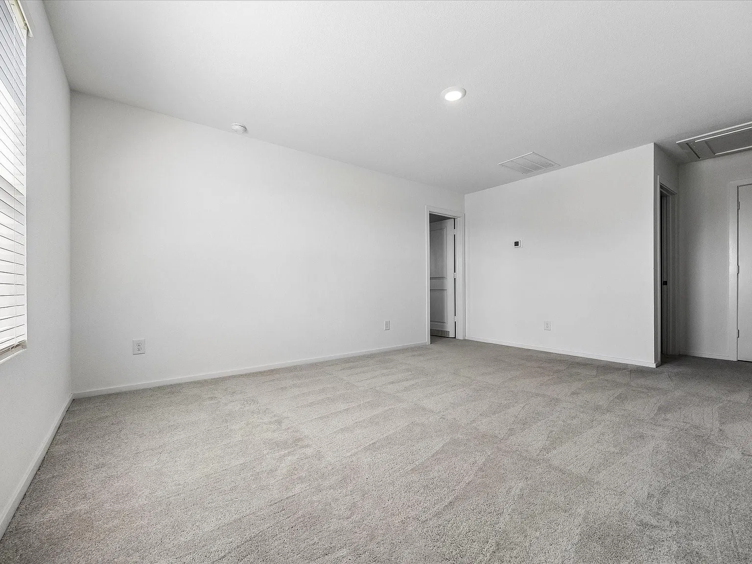4 bed, 2.5 bath, 2120 sqft, $2,100 — Photo 4