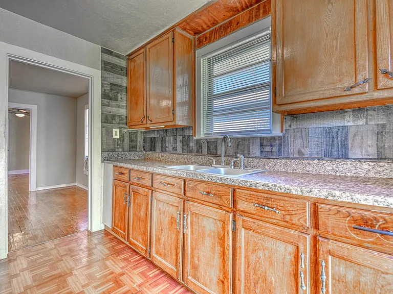 1559 Vermont Ave — Photo 15