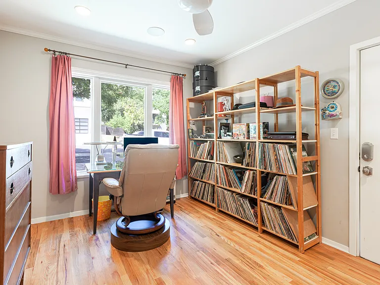 2410 Elmglen Dr — Photo 4