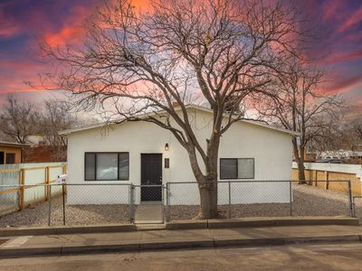 822 Apache Ave NW #B, Albuquerque, NM, 87102