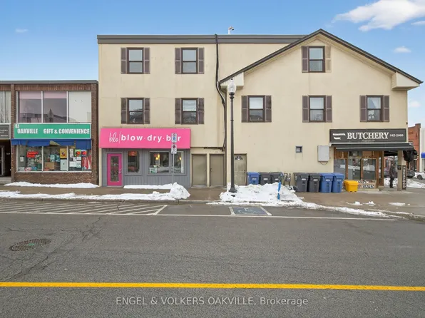 103 Thomas St #104, Oakville, ON L6J 3A7