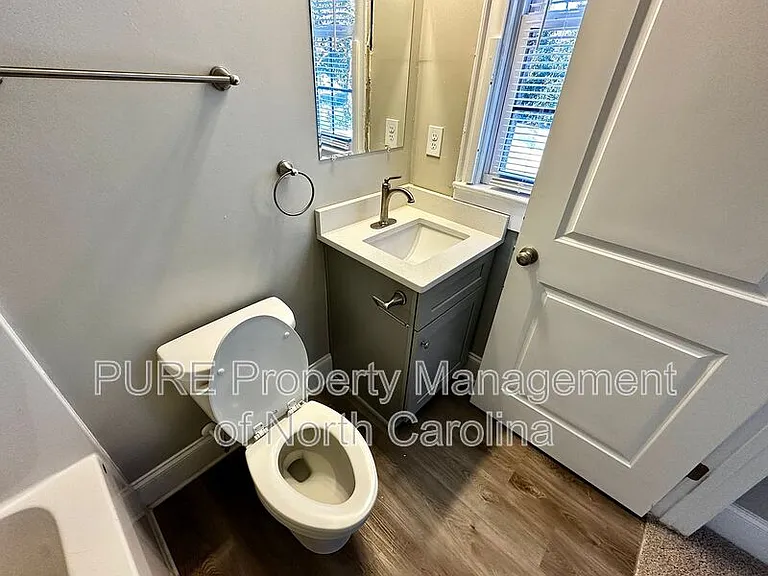 708 Union St S — Photo 21