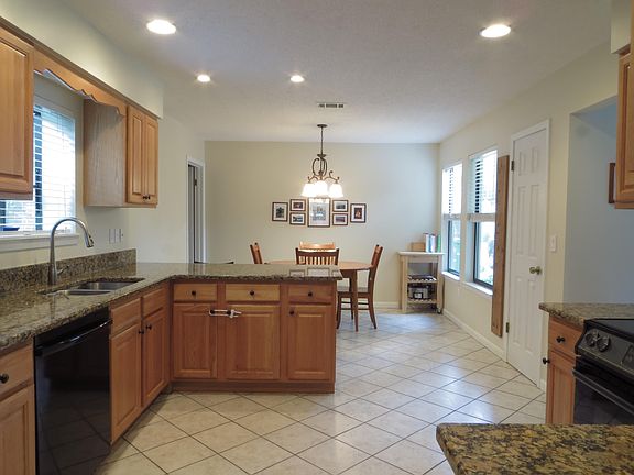 4th image of 634 Rosewood Way