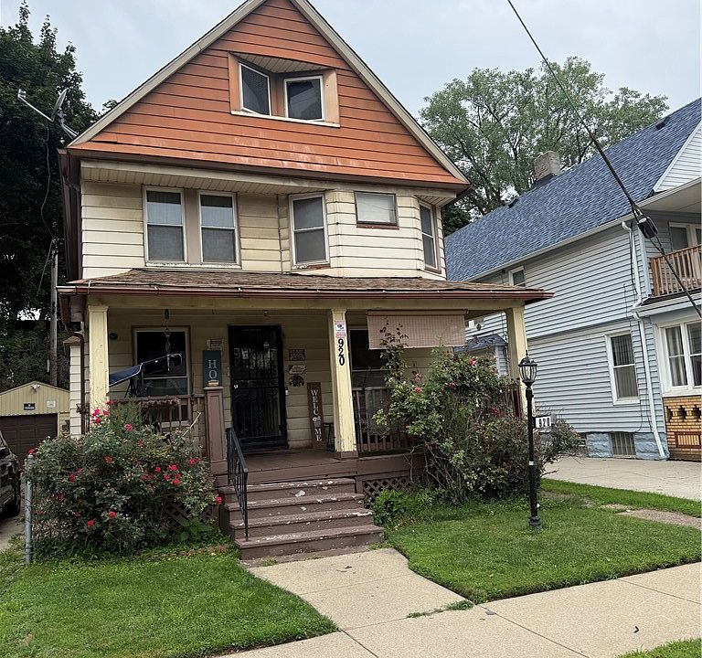 1st image of 920 E 73rd St