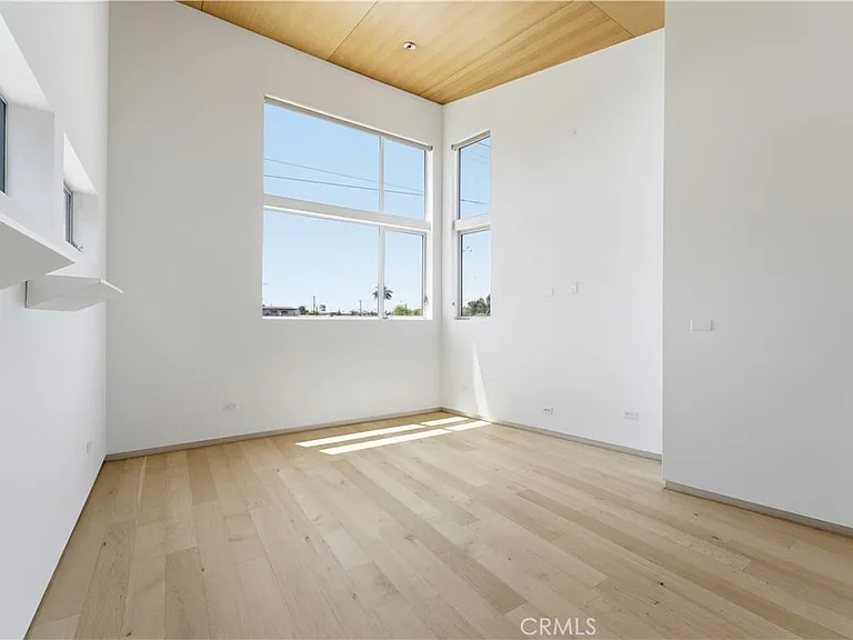 404 Grand Blvd — Photo 20