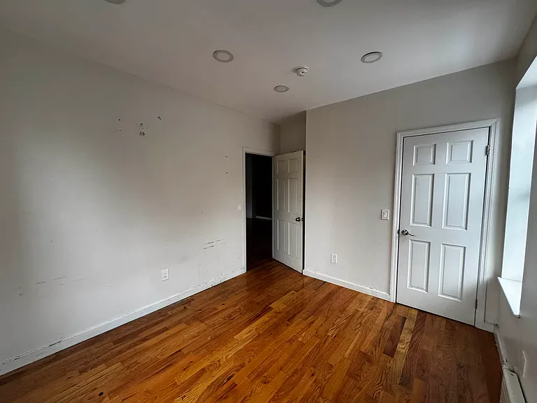 659 Essex St #2R — Photo 6