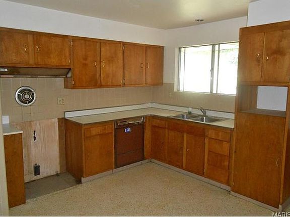 5th image of 1235 Senate Dr