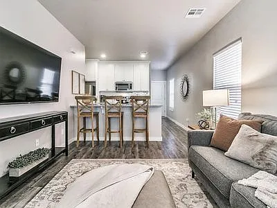 3 bed, 2.5 bath, 1472 sqft, $1,900 — Photo 3