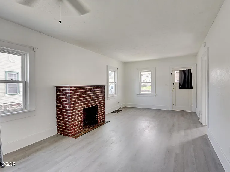 2212 Bird Ave — Photo 7