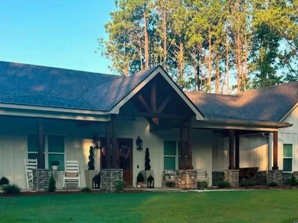 1090 Windwood Dr, Lanett, AL 36863