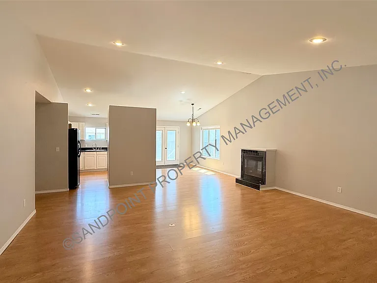 1204 Forsythia Ave — Photo 5