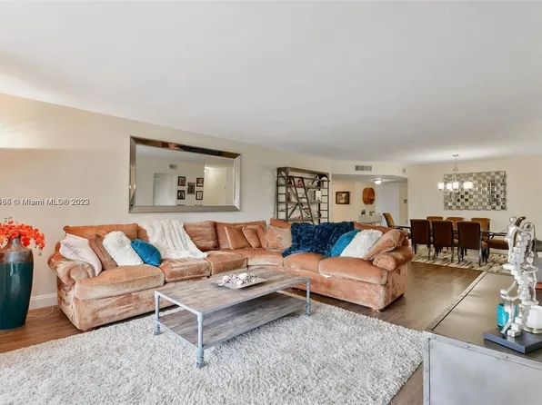 12000 N Bayshore Dr APT 312, North Miami, FL 33181