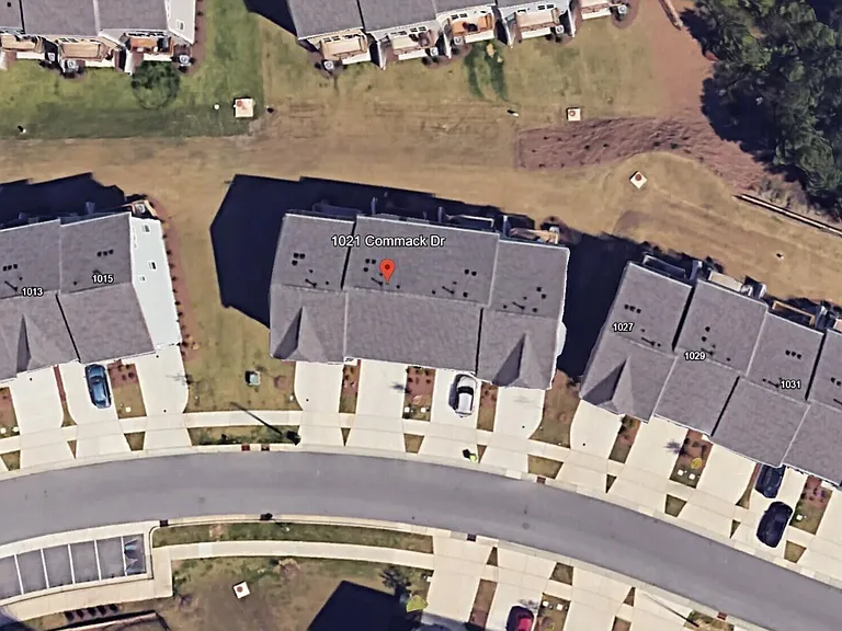 1021 Commack Dr — Photo 2