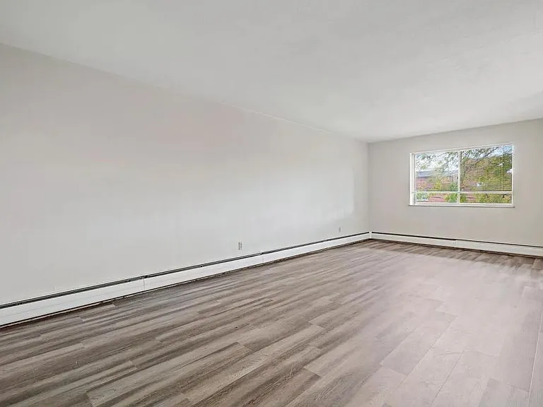 515 Riverview Dr #204 — Photo 3