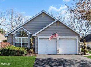 14 Pine Valley Rd, Lakewood, NJ 08701