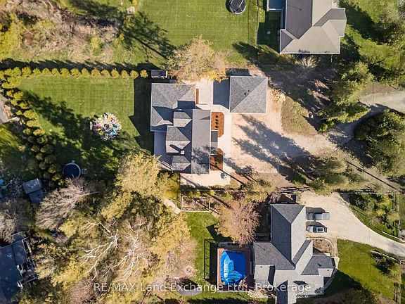 4th image of 144 Huron Rd W