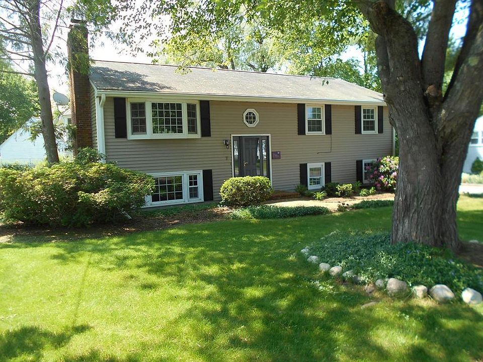1st image of 7 Glenn Dr