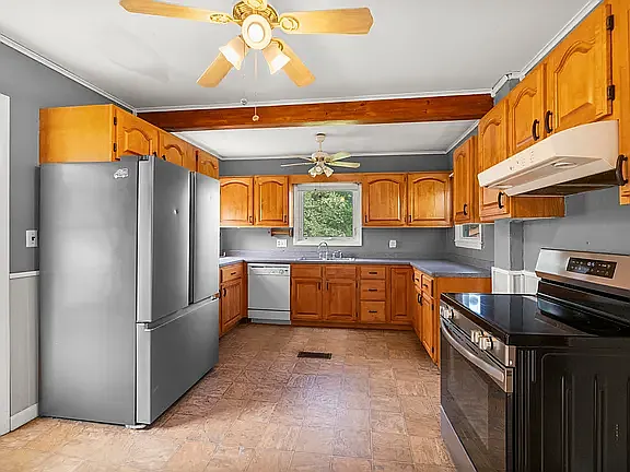 5 bed, 1645 sqft, $2,500 — Photo 2