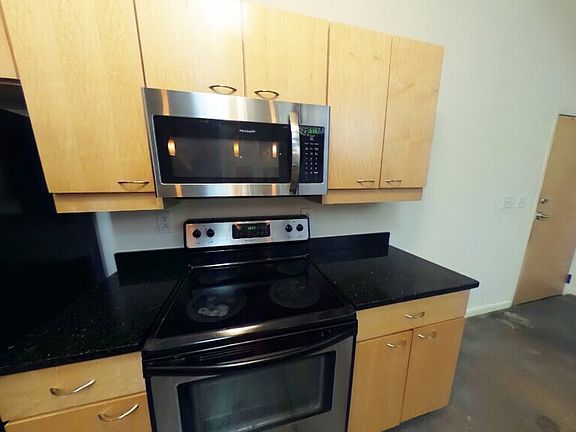3rd image of 1011 W Marshall St #115