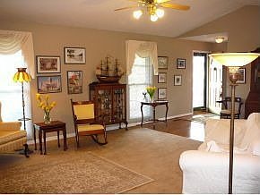 3rd image of 117 Heritage Place Dr