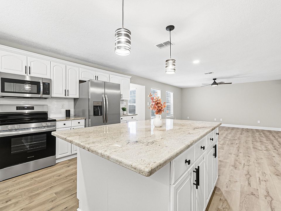 1st image of 817 Valparaiso Blvd