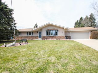 3375 S Cari Adam Dr, New Berlin, WI 53146