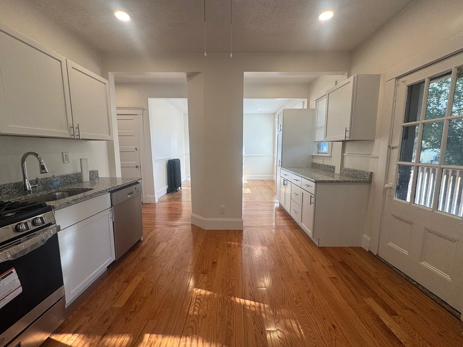 3 bed, 1200 sqft, $3,500 — Photo 2